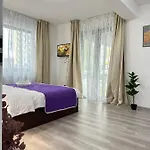 Apartment Coresi Mall Area By Glam