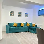 Apartment Coresi Mall Area By Glam