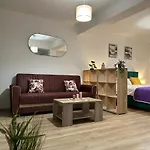 Coresi Mall Area By Glam Apartment *