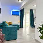 Coresi Mall Area By Glam Apartment *
