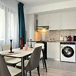 Apartment Coresi Mall Area By Glam *