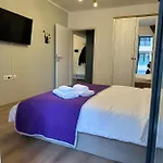 Coresi Mall Area By Glam Apartment *