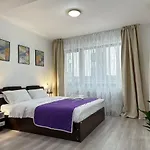 Coresi Mall Area By Glam Apartment *