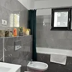 Apartment Coresi Mall Area By Glam