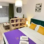 Coresi Mall Area By Glam Apartment