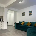 Coresi Mall Area By Glam Apartment Brasov