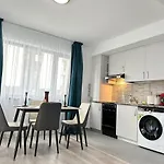 Apartment Coresi Mall Area By Glam *