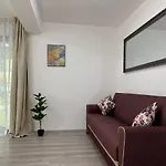 Coresi Mall Area By Glam Apartment Brasov