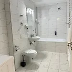 Apartment Coresi Mall Area By Glam *