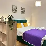 Coresi Mall Area By Glam Apartment *