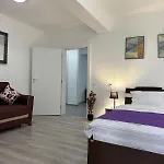 Coresi Mall Area By Glam Apartment Brasov