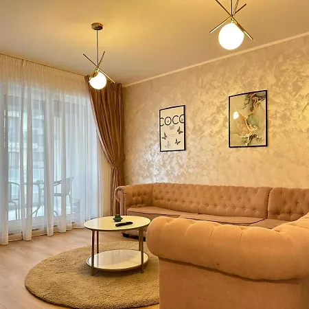 Coresi Mall Area & By Glam Brassó