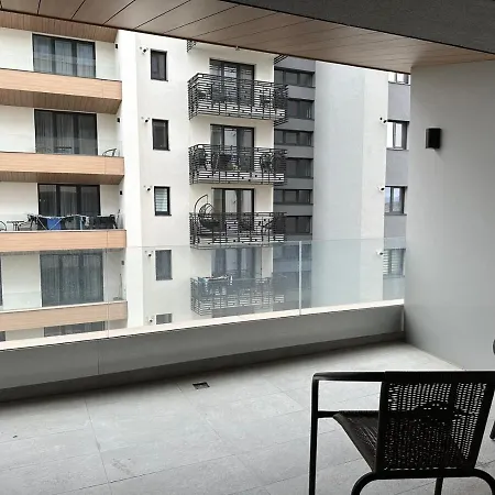 Apartment Coresi Mall Area & By Glam *