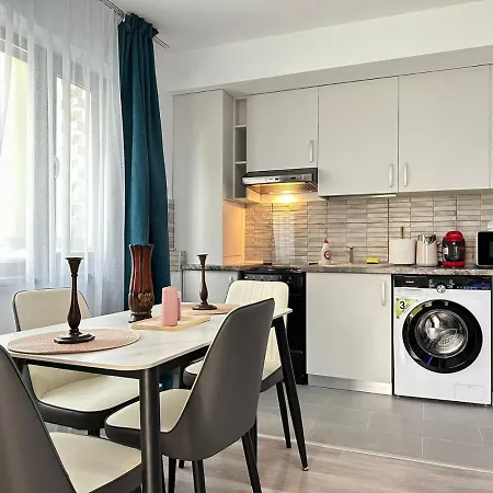 Apartman Coresi Mall Area & By Glam *