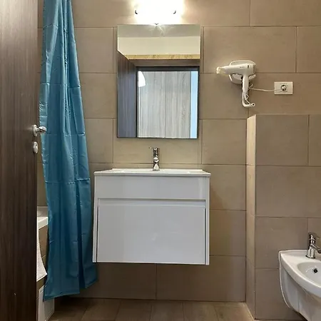 Coresi Mall Area & By Glam Apartman Brassó