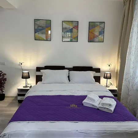 Coresi Mall Area & By Glam Apartman