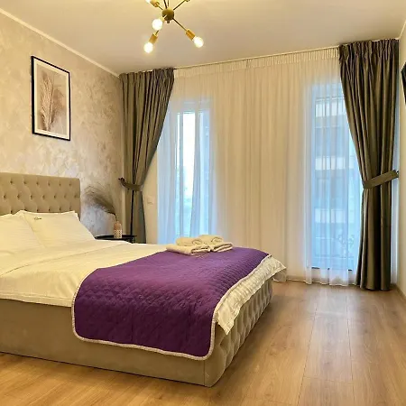 Apartamento Coresi Mall Area & By Glam *