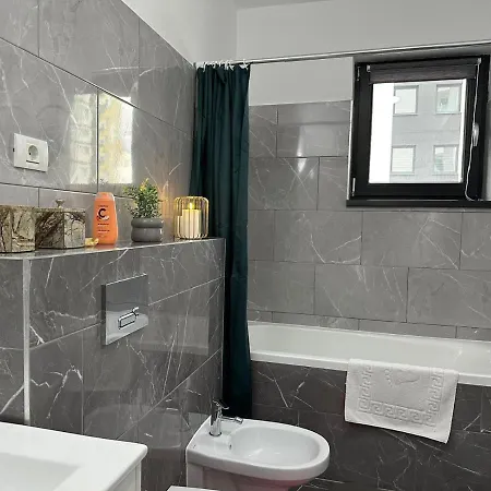 Apartman Coresi Mall Area & By Glam