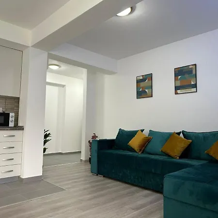 Coresi Mall Area & By Glam Apartman Brassó