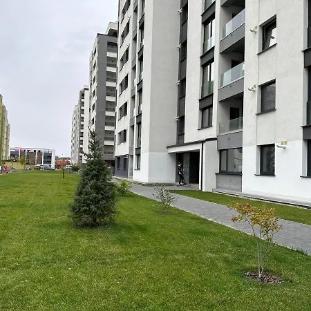 Coresi Mall Area & By Glam Apartman Brassó