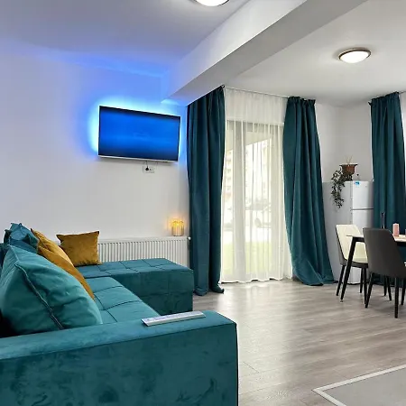 Coresi Mall Area & By Glam Apartman *