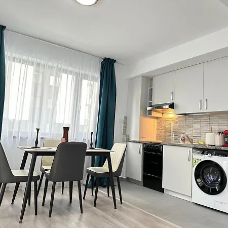 Apartment Coresi Mall Area & By Glam *