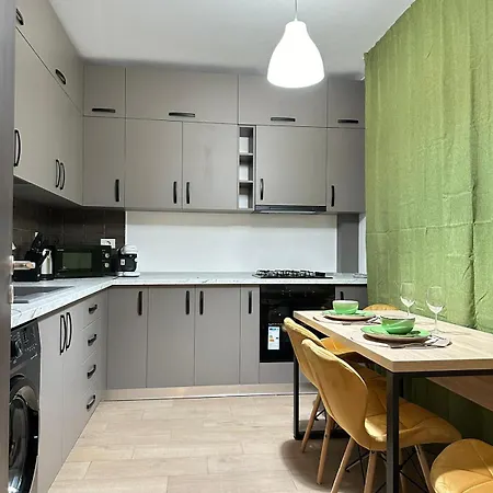 Coresi Mall Area & By Glam Apartman