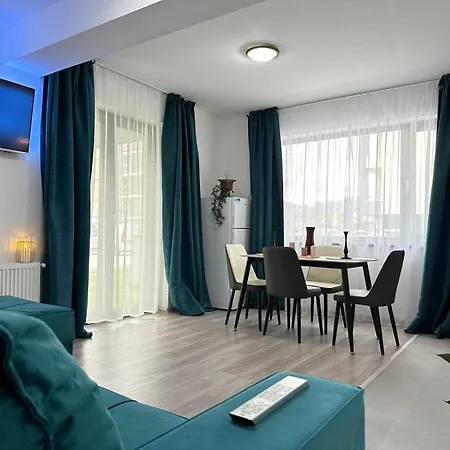 Apartman Coresi Mall Area & By Glam