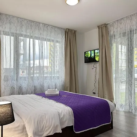 Apartman Coresi Mall Area & By Glam