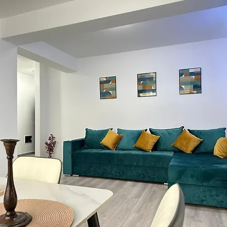 Coresi Mall Area By Glam 公寓