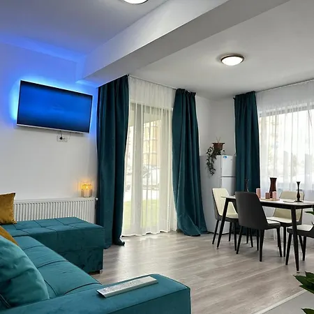 Apartment Coresi Mall Area & By Glam *