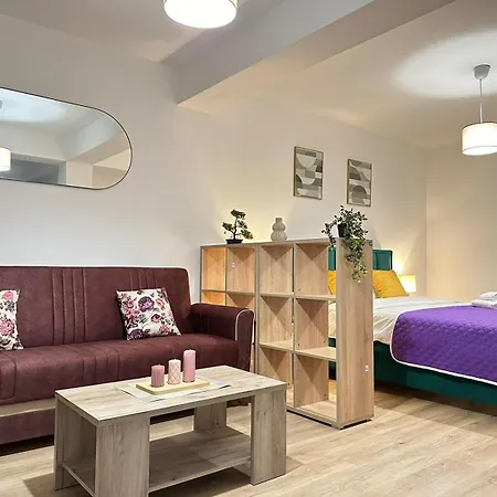 Coresi Mall Area & By Glam Brassó