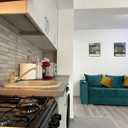 Apartman Coresi Mall Area & By Glam