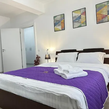 Coresi Mall Area & By Glam Apartment Brasov