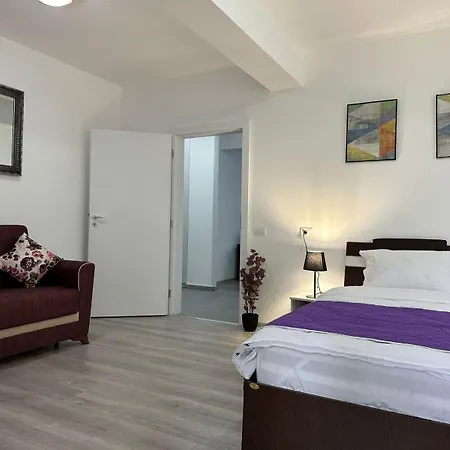 Coresi Mall Area & By Glam Apartman Brassó