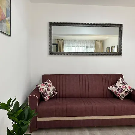 Apartman Coresi Mall Area & By Glam *