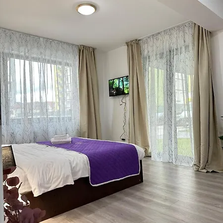 Apartman Coresi Mall Area & By Glam *