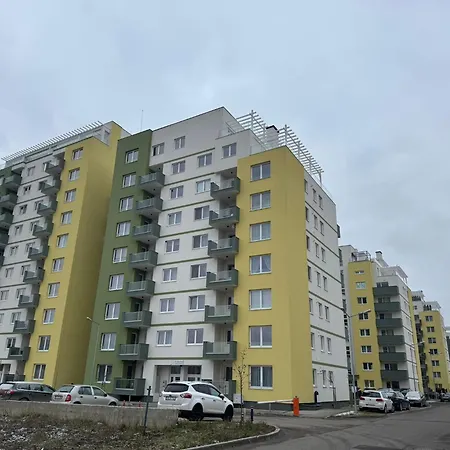 Coresi Mall Area & By Glam Apartment Brasov