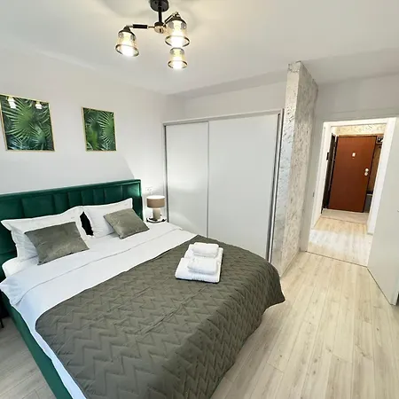 Apartment Coresi Mall Area & By Glam