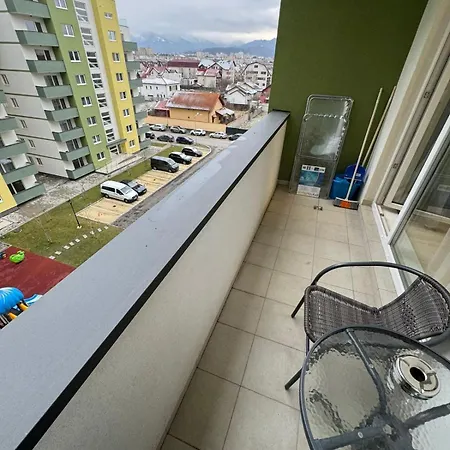 Coresi Mall Area & By Glam Apartment