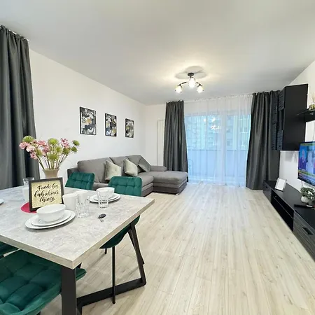 Coresi Mall Area & By Glam Apartment Brasov