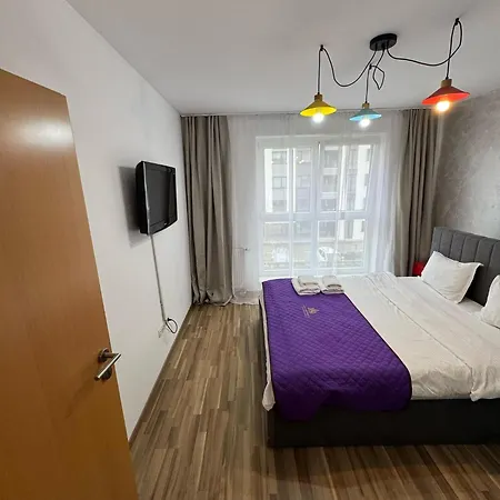 Coresi Mall Area & By Glam Apartment