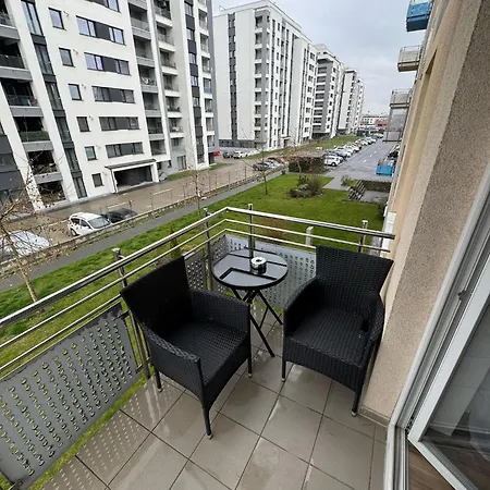 Coresi Mall Area & By Glam Apartamento