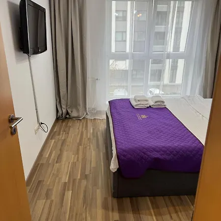 Coresi Mall Area & By Glam Apartment