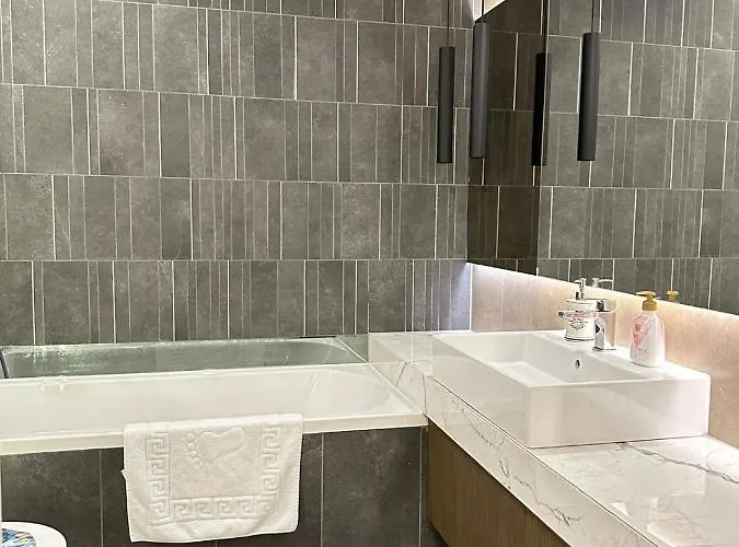 Coresi Mall Area By Glam *