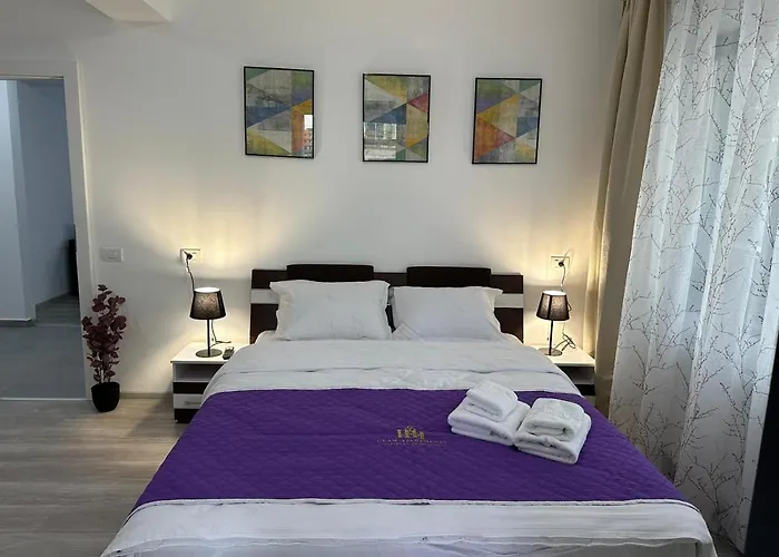 Coresi Mall Area By Glam 公寓