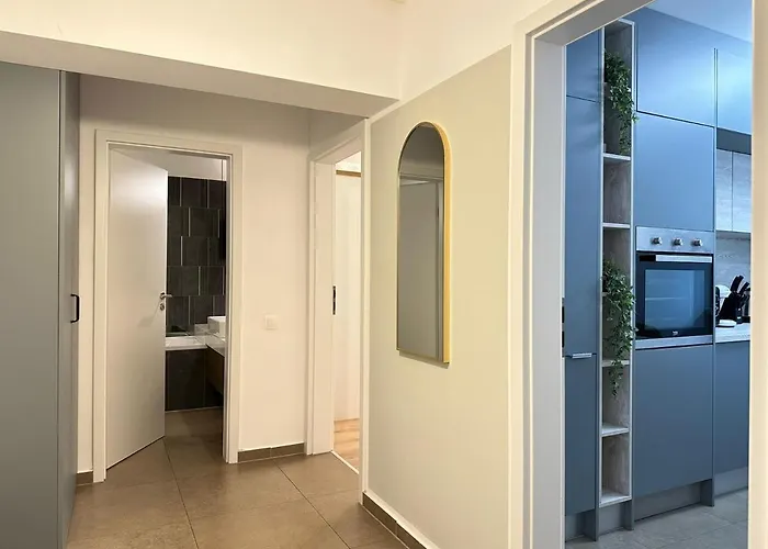 Coresi Mall Area By Glam 公寓