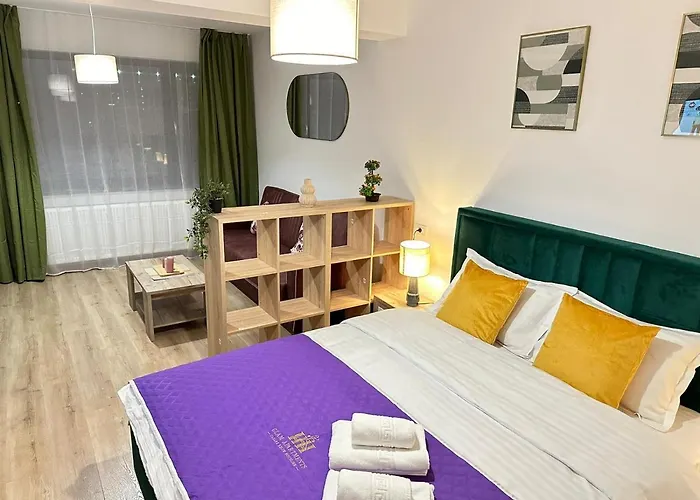 Coresi Mall Area By Glam 公寓