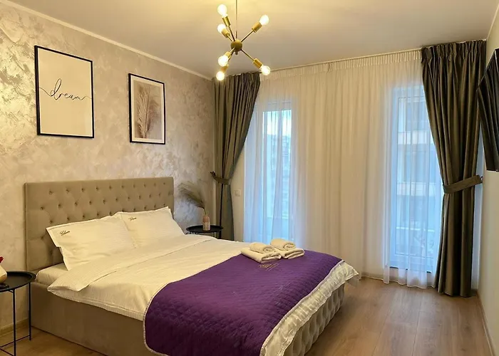 Coresi Mall Area & By Glam * בראשוב