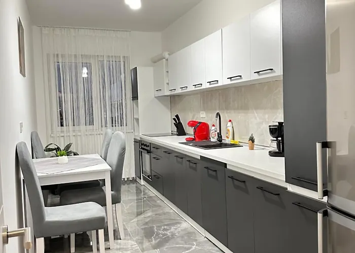 Coresi Mall Area By Glam 布拉索夫